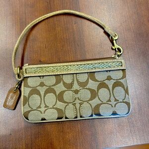 🎄 Beaded wallet/wristlet - great stocking stuffer!